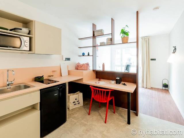 Logement à Paris, Location meublée Studio T1 Banlieues PA 4972