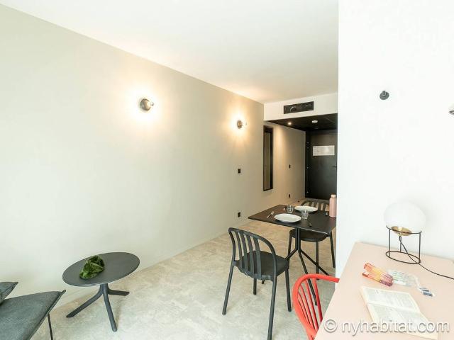 Logement à Paris, Location meublée T2 Banlieues PA 4973