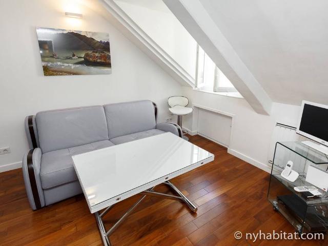 Logement à Paris, Location meublée T2 Place de la République, Le Marais PA 4355
