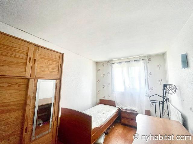 Logement à Paris, Location meublée T4 Banlieues PA 4927