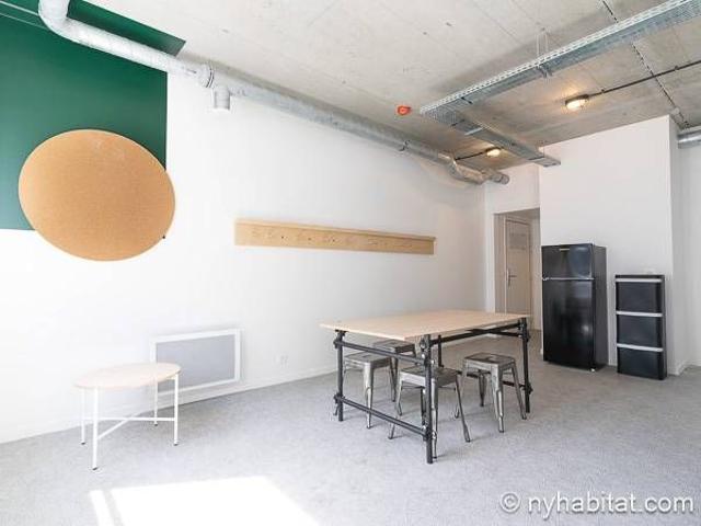 Logement à Paris, Location meublée T4 Banlieues PA 4969