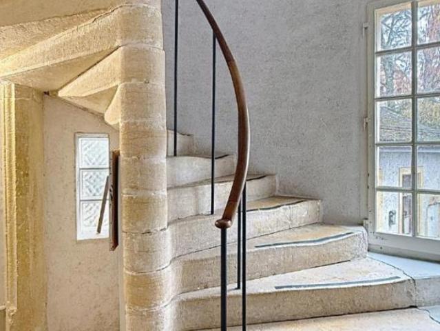 Logement atypique de 5.5 pièces au 2ème étage bail à durée déterminée