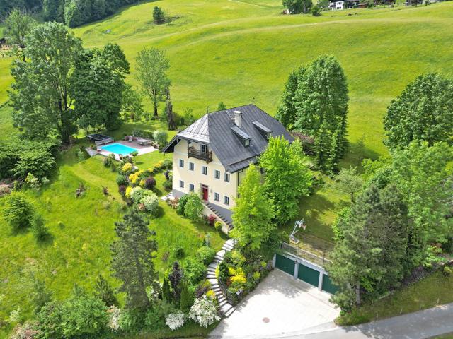 Logenplatz neben dem Skilift! Repräsentatives Forsthaus in unverbaubarer Panoramalage am Dürrnberg!