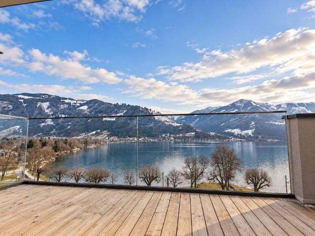 Logenplatz am Zeller See: Exklusive Dachgeschosswohnung mit traumhaftem Seepanorama