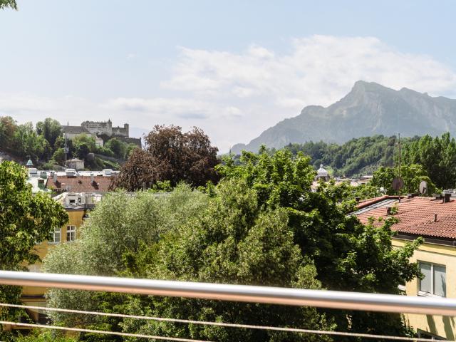 Logenplatz über Salzburg! Dachterrassenwohnung mit Festungs und Bergblick
