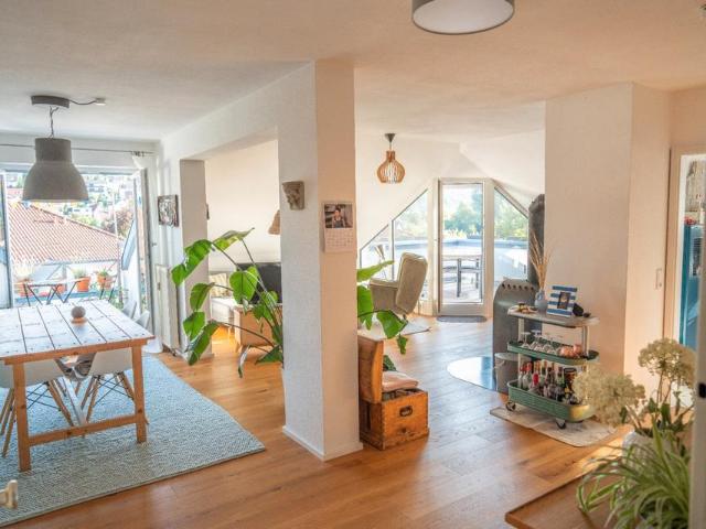 Loggia, Balkon & Weitblick: Luftige Wohnung in Klingenstein