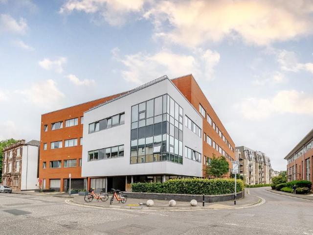Logie Green Road, Edinburgh 2 bed apartment to rent £2,000 pcm £462 pw