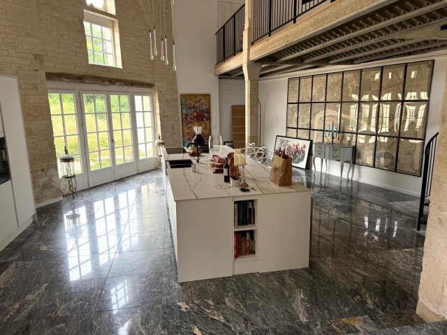 Logis Historique Raffiné, Restauré avec Goût, Tusson, Près d. 247m² Tusson