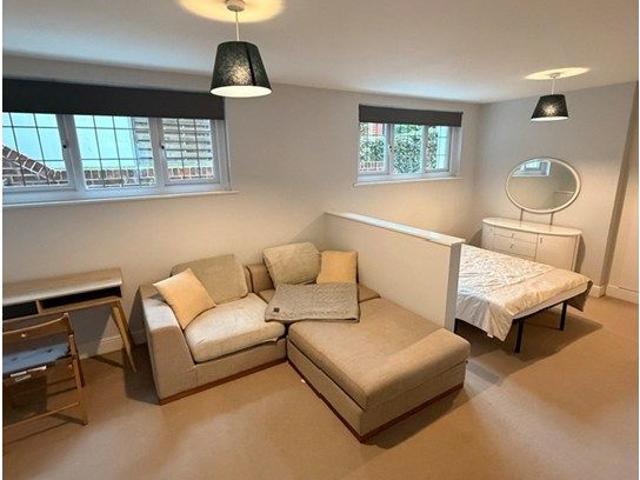 Logs Hill, Chislehurst BR7, Studio to rent, £1,350 pcm | PrimeLocation