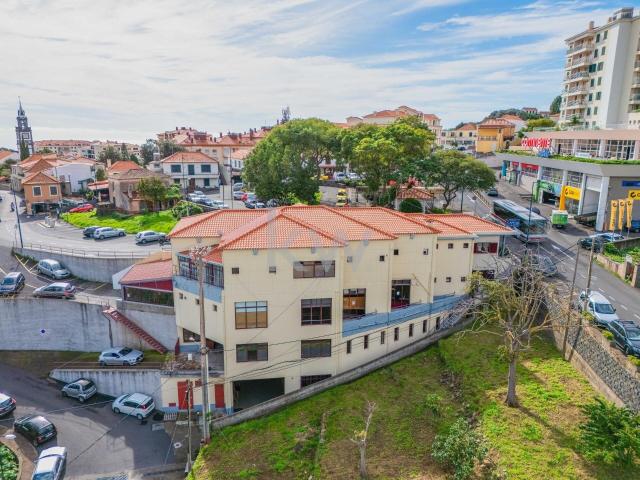Loja Comercial Com 437m2 Para Venda No Centro Do Caniço 384m² Caniço