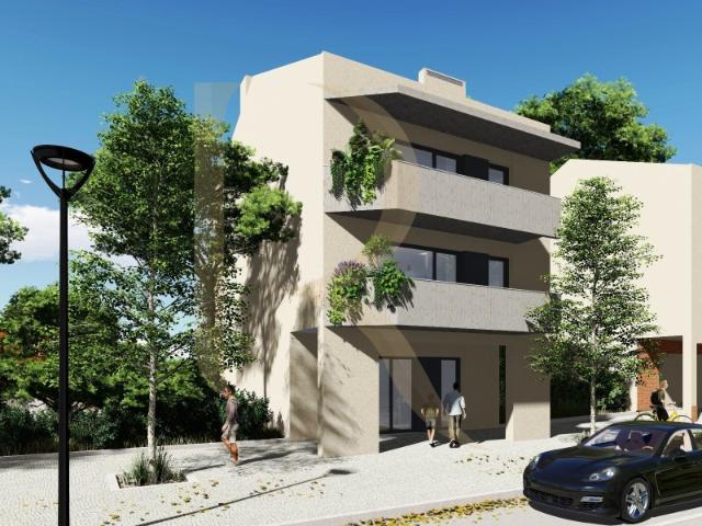 Loja convertida em apartamento T1 com logradouro na Quinta do Conde