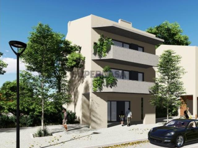 Loja convertida em apartamento T1 com logradouro na Quinta do Conde