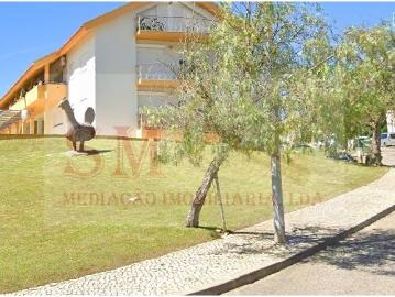 Loja convertida em Apartamento T2+1 bem localizado a 10 minutos da praia de Sesimbra