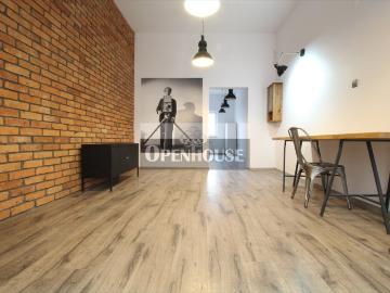Lokal 40 m2 na Starym Mieście, witryna, gotowy do działalności