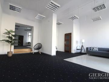 Lokal 80 m2 na wynajem w centrum Rzeszowa z witryną