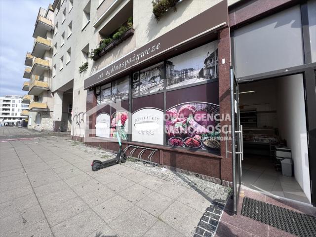 Na wynajem przestronny lokal 80 m² pod sklep lub biuro w Gdyni