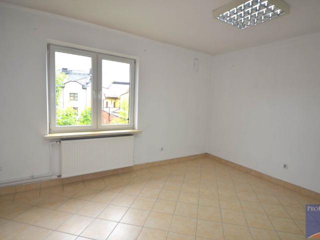 Lokal 17,5 m² z witryną, centrum Limanowej