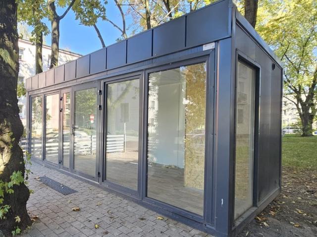 Lokal 18 m² z placem 30 m² przy głównej ulicy polecam!