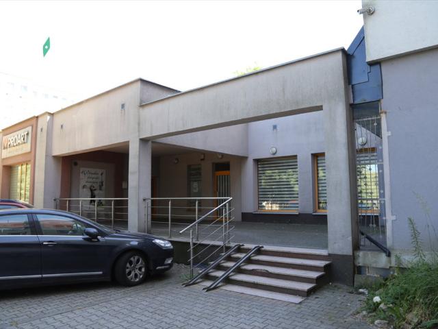 Lokal 212 m² z witrynami, gotowy do pracy w Michałkowicach