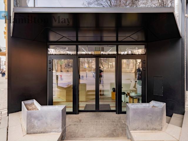 Do sprzedania lokal gastronomiczny 295 m² z dużymi przeszkleniami
