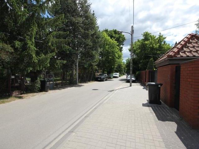 Lokal użytkowy 400 m2 z dużymi oknami i parkingiem