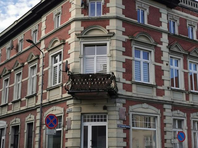Lokal użytkowy 42 m2 w centrum Wałcza, duże okna