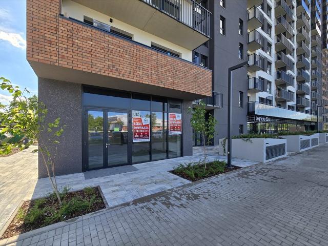 Lokal użytkowy 69 m² w centrum Fabrycznej witryny, parking