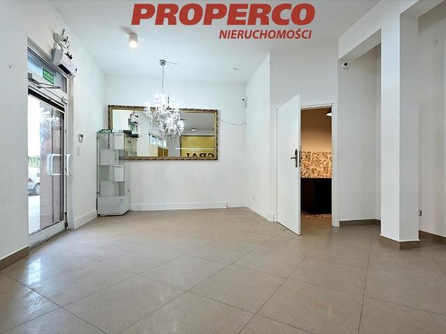 Lokal 73 m² w centrum Kielc z parkingiem i zapleczem