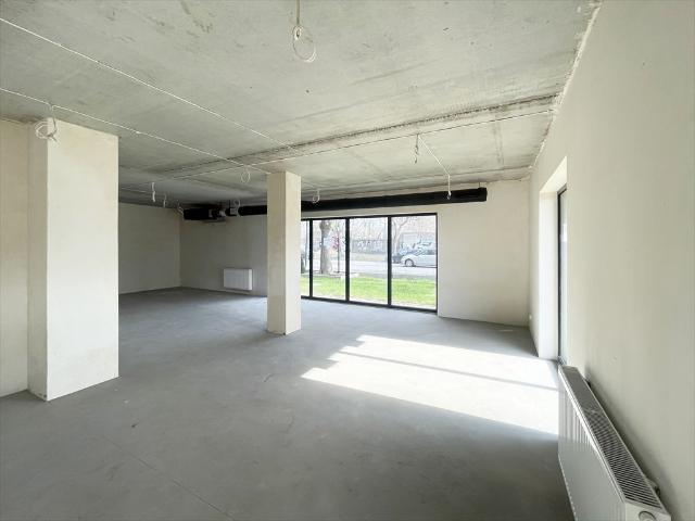 Lokal użytkowy 81 m² witryny przy ruchliwej Al. 1 Maja