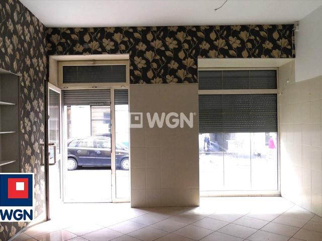 Sprzedam lokal użytkowy 82 m² z wejściami od chodnika