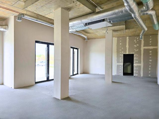 Lokal 82 m² z witrynami pod gastronomię lub biuro polecam