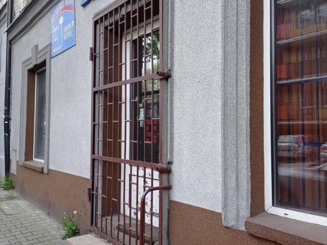Lokal użytkowy 93 m² z wejściem od frontu i klatki