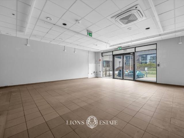 Na wynajem przestronny lokal 98 m² z dużymi witrynami w Wilanowie