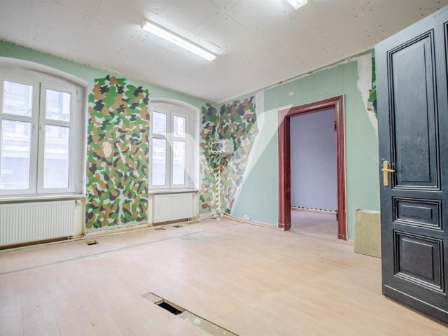 Sprzedam lokal użytkowy 98 m² z wejściem z chodnika