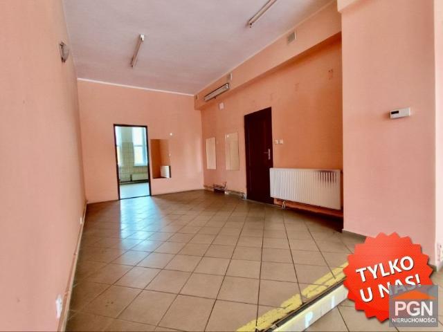 Lokal użytkowy 99 m² na Rynku w Trzebiatowie z projektem na dwa mieszkania