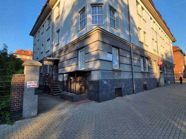 Lokal użytkowy 113,53 m² z 3 gabinetami i dostępem do drogi