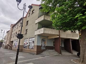 Lokal 165 m2 z witrynami, parking, Złotów