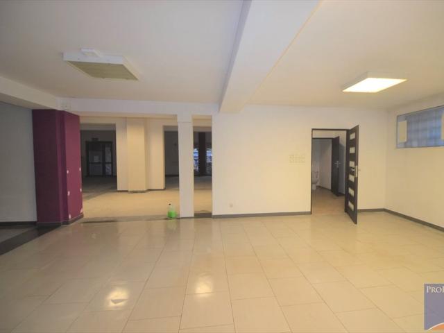 Lokal użytkowy 220 m2 w centrum Limanowej, dwa wejścia