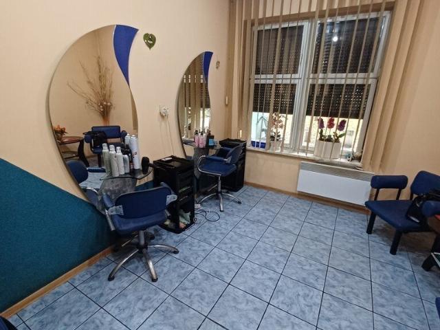 Lokal użytkowy 24 m2 z klientelą i zabezpieczeniami