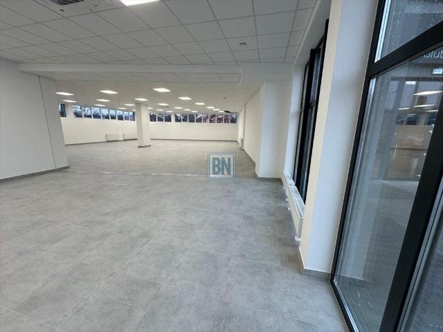 Lokal użytkowy 330 m² w Zabrzu blisko tras z parkingiem