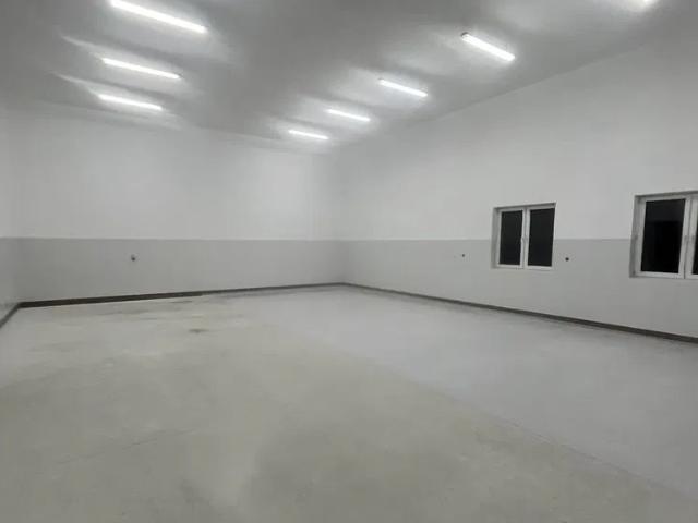 Lokal użytkowy 340 m² w Regułach biura i magazyn