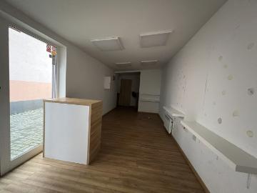 Lokal użytkowy w centrum Krapkowic z mieszkaniem i potencjałem