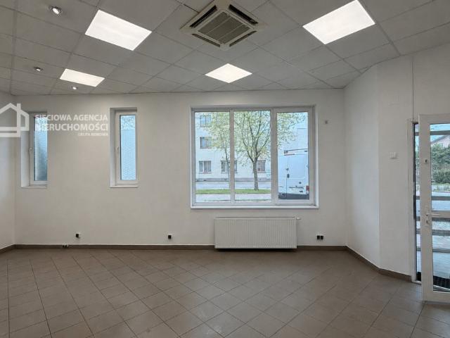 Lokal użytkowy z witryną, klimatyzacją, parkingiem