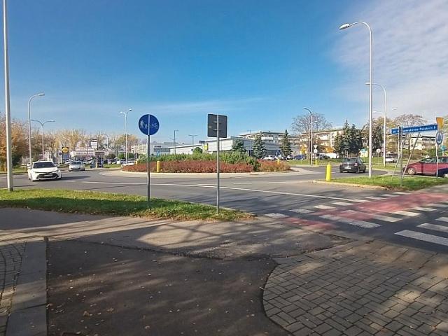 Lokal użytkowy na Czechowie z dużymi oknami polecam