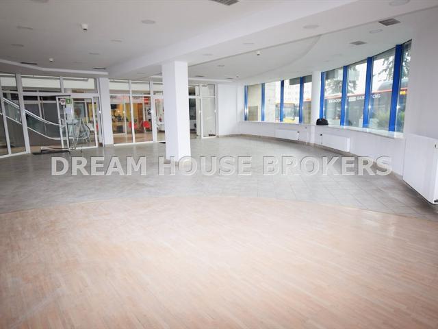 Lokal usługowo handlowy 157 m² w centrum Rzeszowa witryna