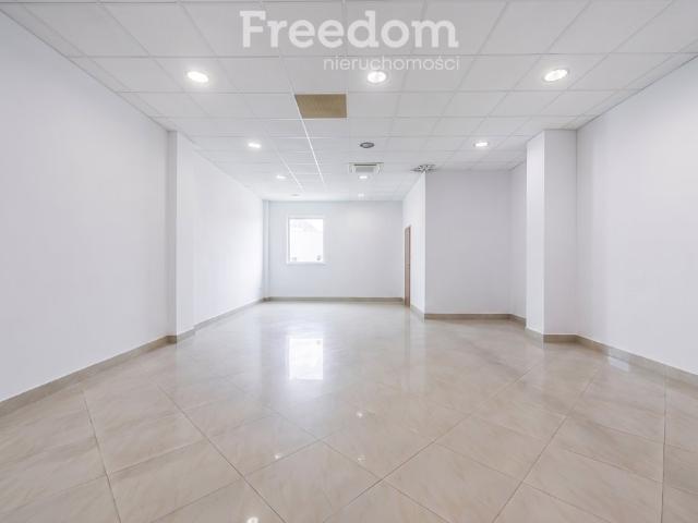 Lokal usługowy 53 m² w Otwocku duża witryna i klimatyzacja