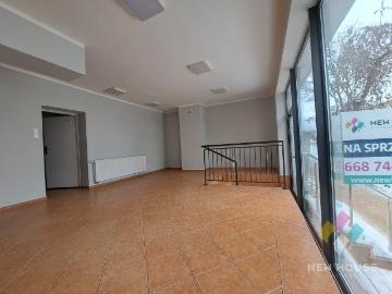Lokal usługowy 50,8 m2 z dużymi witrynami i dwoma wejściami