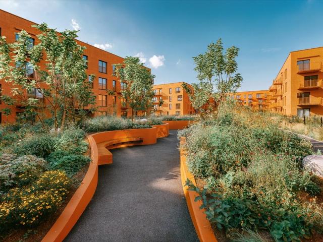 Lokal usługowy 520 m² z ogrodkiem i 4 wejściami