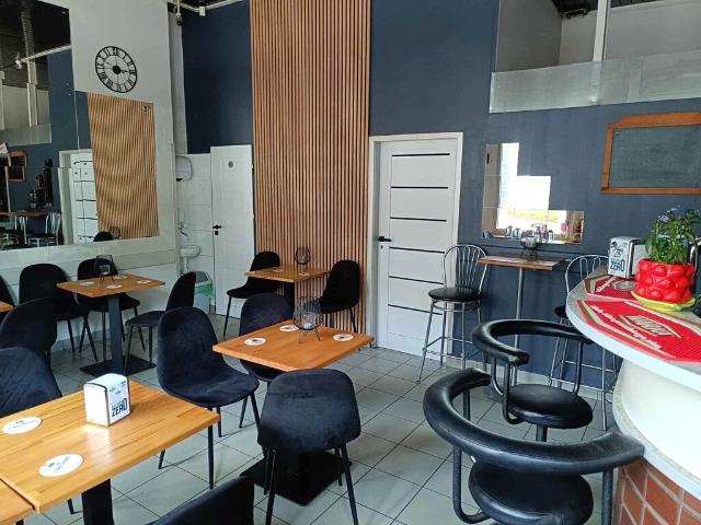 Lokal usługowy 54m2 z witrynami i wyposażeniem