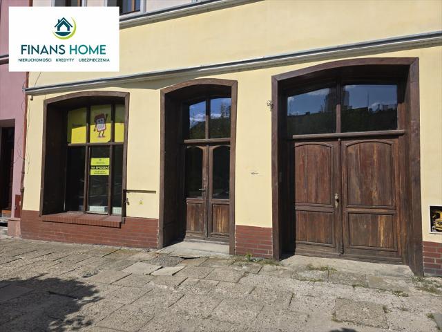 Do sprzedania lokal usługowy 107 m² z witrynami na Rynku w Ziębicach